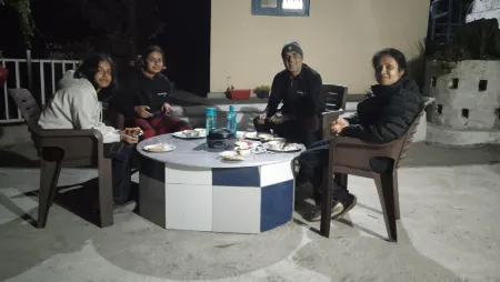 Himalaya View Отели рядом с достопримечательностью «Golu Devta temple»