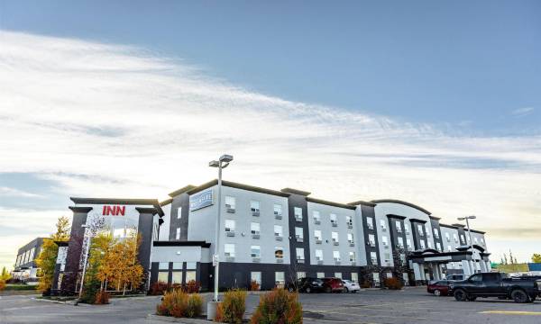 Service Plus Inns and Suites Calgary