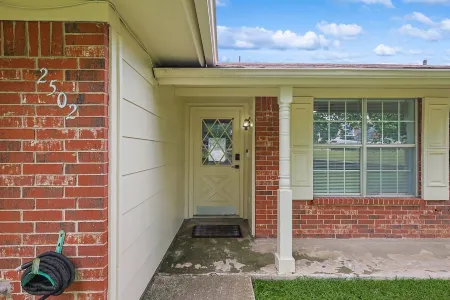 Spacious Family Stay w/Games, Full Kitchen & Yard Отели рядом с достопримечательностью «Herman Marshall Whiskey»