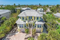 Walk to Beach PoolHot Tub Game Room Captiva 5Bdr Coco Mango by AvantStay