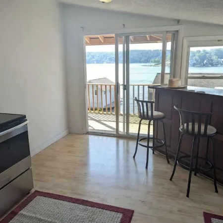 Luxury 2Br Lakefront w/ Dock & Kayaks