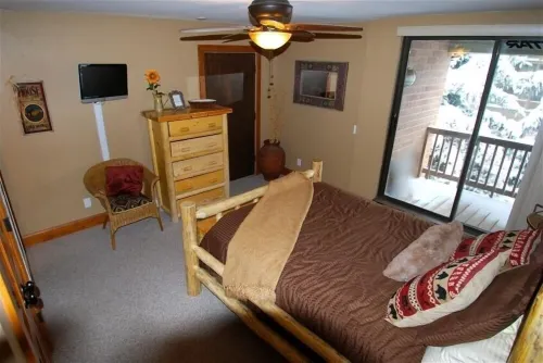 Walk to the Slopes! 1 Mile from Downtown. Great for the Summer.