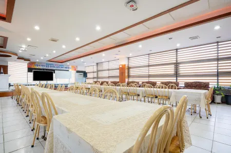 Jangheung Jinsong Tourist Hotel
