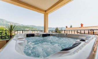 Luxury penthouse sea view & jacuzzi on terrace