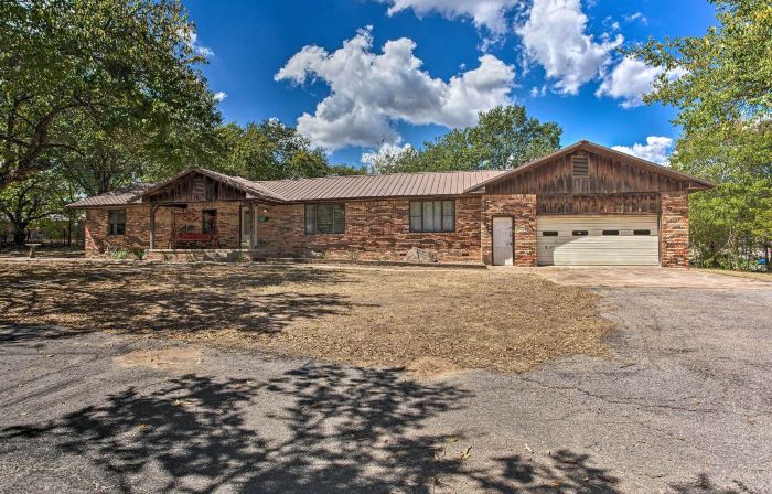 Lovely 'Anna Fink House' w/ Patio & Fire Pit