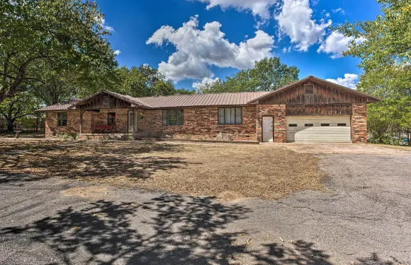 可愛的'安娜·芬克之家'帶露台和火坑