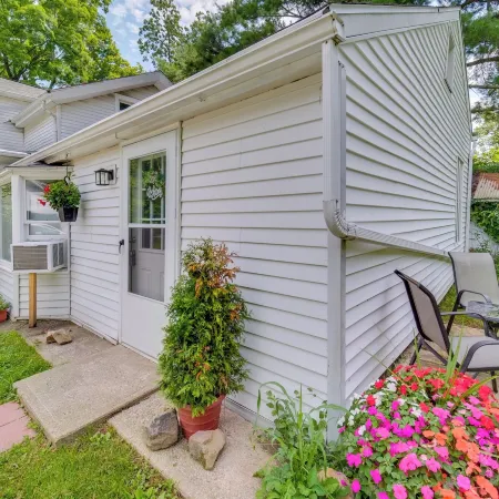Chagrin Falls Home ~ 2 Mi to Town!