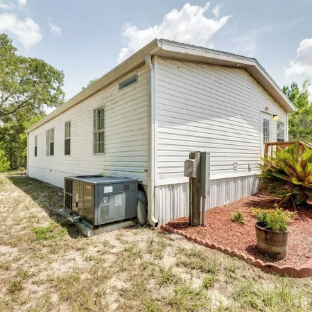 Weeki Wachee Home w/ Fire Pit: 13 Mi to Ocean!
