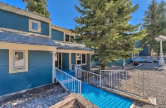 Cloudcroft Townhome w/ Deck - 1 Mi to Burro Ave!