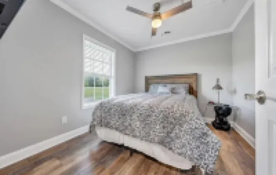 Charming 2-bedroom house with AC, WiFi in tranquil Eagle Rock