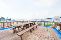 Taean Yeongmokhang Solbit Pension Hotel dekat Yeongmokhang Port