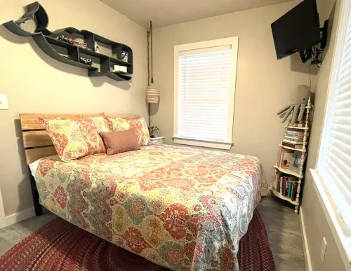 Carova Beach Canal Front Cottage   4x4 required Beach Parking Pass provided