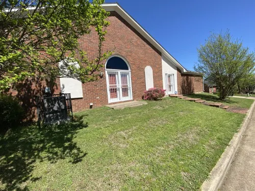 Parisian Marble Loft with a Garage Off Hwy55!