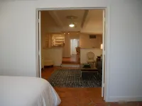 Perfect Palm Beach Location #2, spacious Condo, WiFi, AC in fabulous Palm Beach.