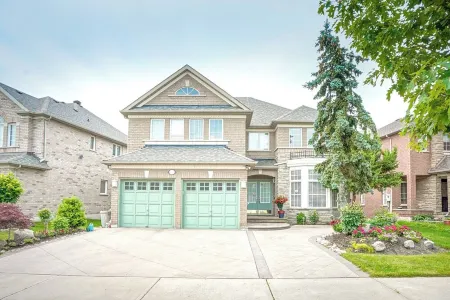 Spacious Queen Bedroom Walk-out Unit Отели рядом с достопримечательностью «Озеро Уилкокс»