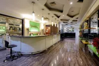RedDoorz Plus Near Simpang Tiga Tritayasa Cilegon Hotel a Jombang