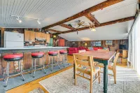 Waterfront Glen Lake Cabin w/ Boat Dock & Deck - Beach