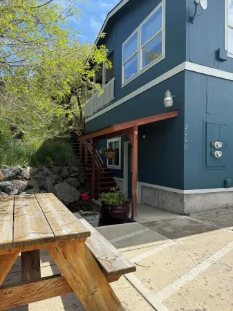 Spacious duplex unit with a stunning mountain view in Joseph ~~SAUNA~~