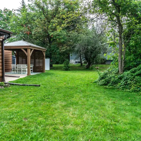 Hwy Chalet Centrally Located to Area Attractions
