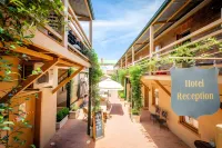 Cobb & Co Court Boutique Hotel Hotels near b.Ash Cafe