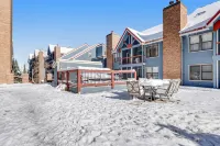 River Mountain Lodge by to