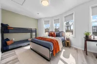 NYC Neighbor Duplex Delight 35 mins w/ Parking