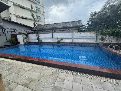 Vang Vieng Golden Lotus Hotel Hotel di 