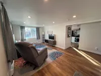 Updated 2-bedroom 1bth apartment near downtown Lafayette with WiFi, AC Hotels in Lafayette