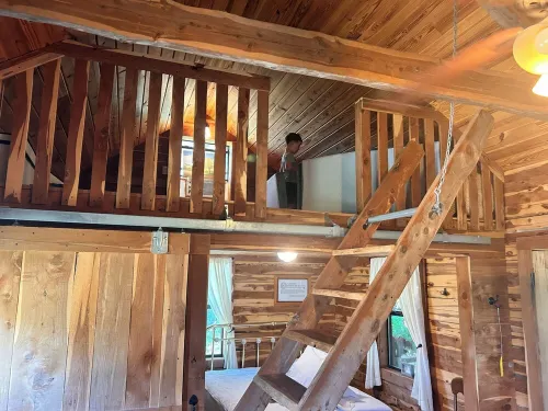 Secluded cabin 20 minutes from Colorado Bend State Park. Pets ok, no fireworks Hotels in Lampasas County