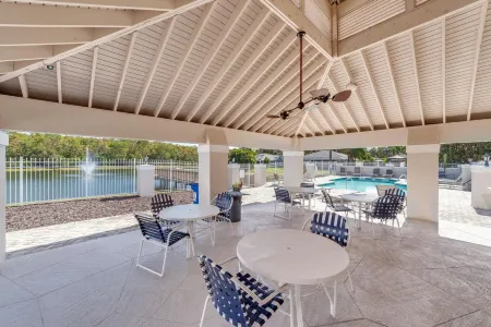 Quiet,Pet friendly house that feels just like Home! close to shopping,FGCU,beach Отели в г. Три-Окс