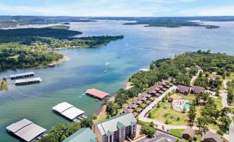 Waters Edge Retreat - For 6!