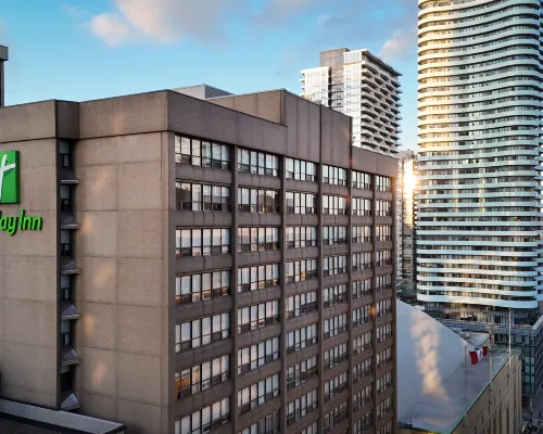 Holiday Inn Toronto Downtown Centre by IHG Hotel berhampiran Perpustakaan Rujukan Toronto