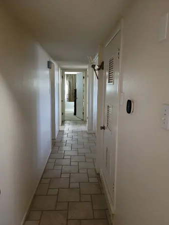 Charming 1-bedroom house with AC, WiFi in adorable Odessa centrally located.