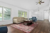 Near Newport, Beaches & Golf: Spacious Getaway