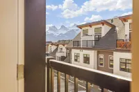 Brand New Modern Townhouse with Stunning Mountain Views – Sleeps 6 Hotels in Bighorn No. 8