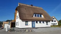 Rügen Flair meets Thatched Charme. Summer house feeling pure in the new thatched cottage