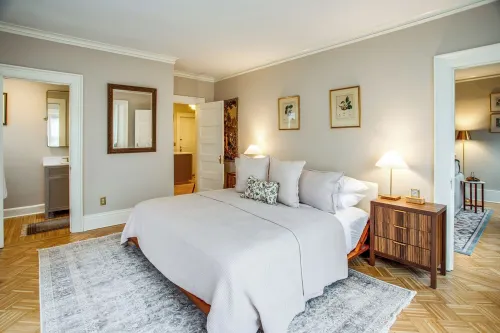 Victorian Elegance: 2 Bedroom w/ King Beds off Park Ave