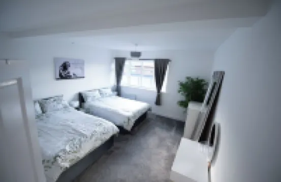 Cozy Family Apartment | Manchester Airport | Free Parking | Sleeps 8 Hotels in Stockport District