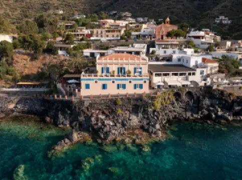 L'Ariana Isole Eolie | UNA Esperienze