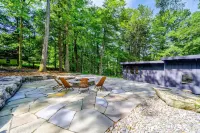 Catskills Mid-Century Modern 2-bedroom in Monticello, NY Hotels near Top Golf Swing Suite at The Alder