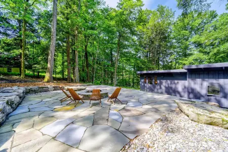 Catskills Mid-Century Modern 2-bedroom in Monticello, NY