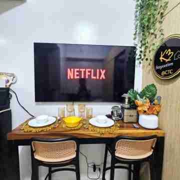 K3 Staycations T5-2551A Dining/Meeting Rooms