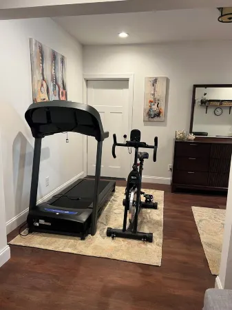 Tranquil Hillside Getaway-Asheville Retreat with 3BR/3BA, 2 Decks. Pet Friendly!