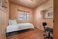 LAKEFRONT HOME w BEACH @ HIGGINS LAKE!