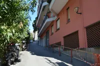 Apartment/Studio Il Girasole - Terrace with Garden View a stone's throw from the sea