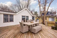 Lakefront Luxury on Lake Manitou - Modern Comforts & Stunning Views Hotels in Rochester