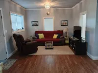 PROMO 10% WEEKLY/20% MONTHLY Pet Friendly, Home, private fenced yard. Hotels in Mount Airy