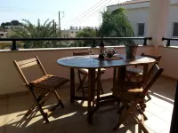 Two very large, bright apartment with private garden, pool and grill Hotel a Kissonerga