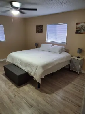 NASCC / Bob Hall / Fishing / C.C. Home 鄰近Oso Bridge Plaza的酒店