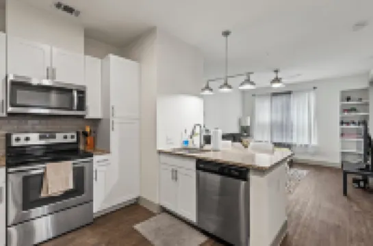 Modern 1-Bed, 1 Bath Apartment w/ King Bed, WiFi, 24-Hour Gym & Reserved Parking
